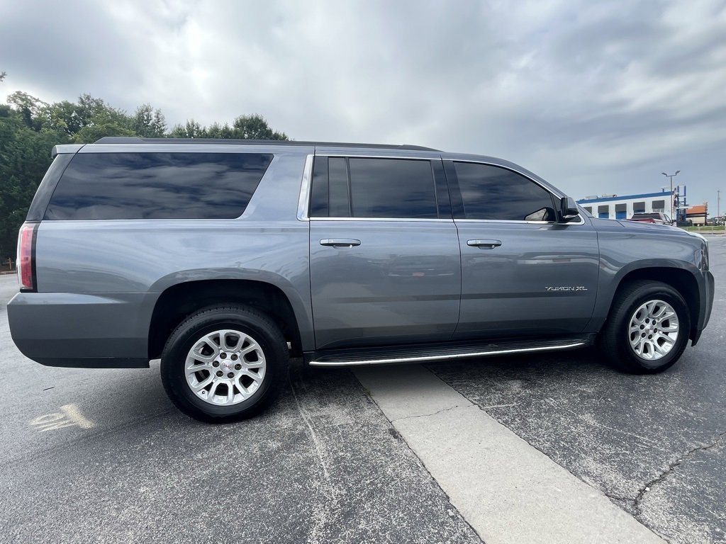 Used 2020 GMC Yukon XL SLT image 2