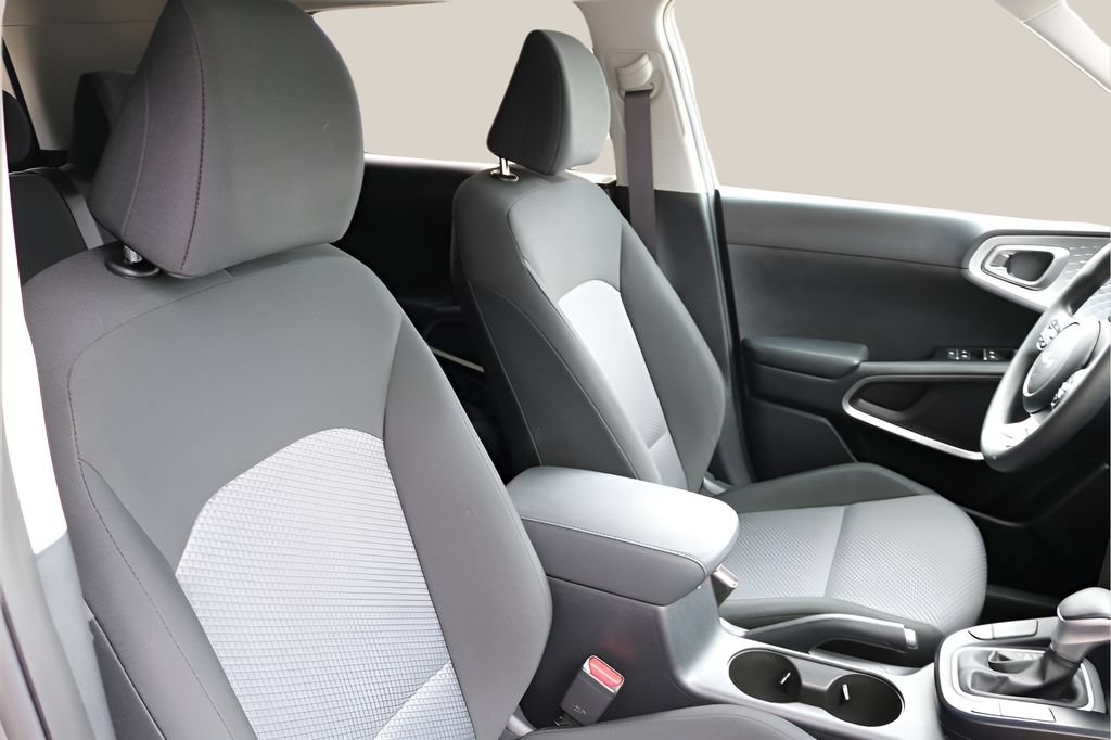 Used 2025 Kia Soul LX w/ LX Technology Package FWD image 20