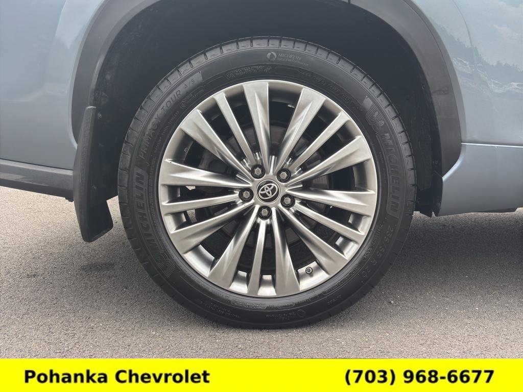 Used 2023 Toyota Highlander Platinum AWD/4WD image 31