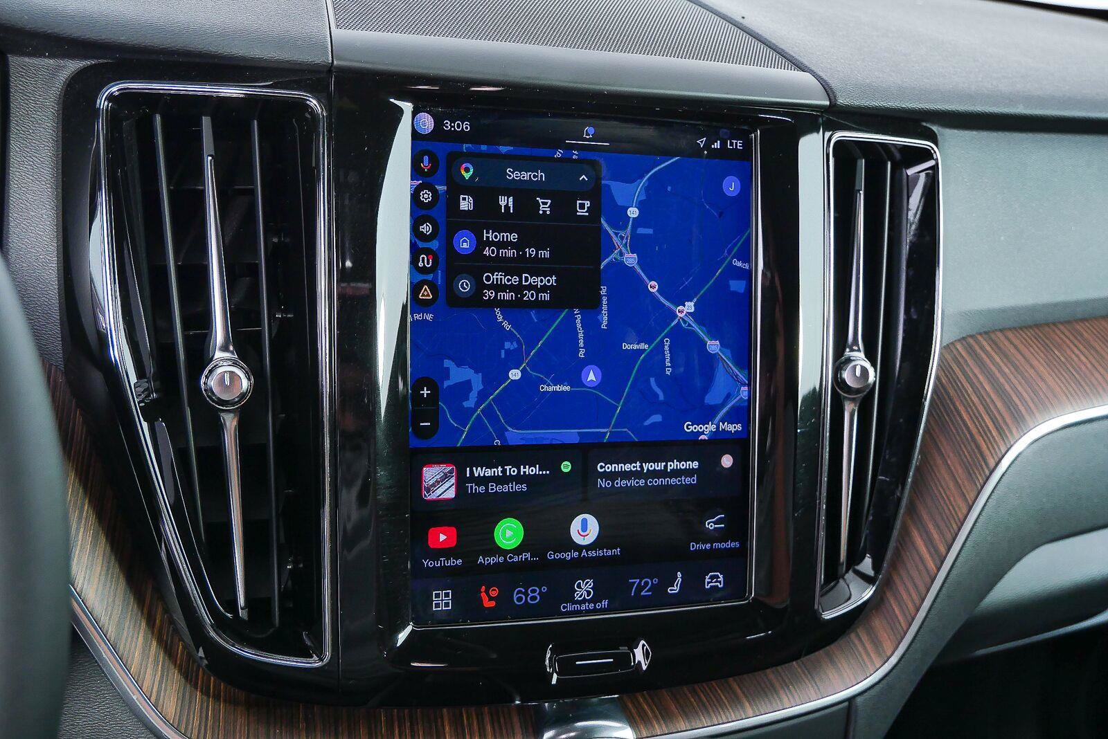 Used 2022 Volvo XC60 B5 Momentum w/ Advanced Package FWD image 12