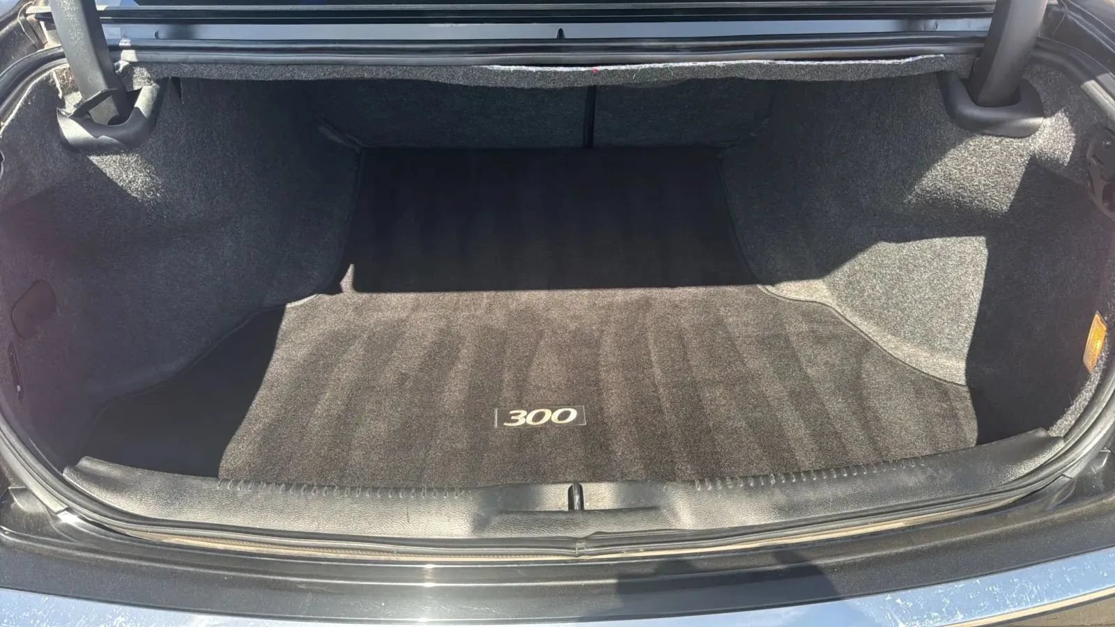 Used 2016 Chrysler 300 C RWD image 20