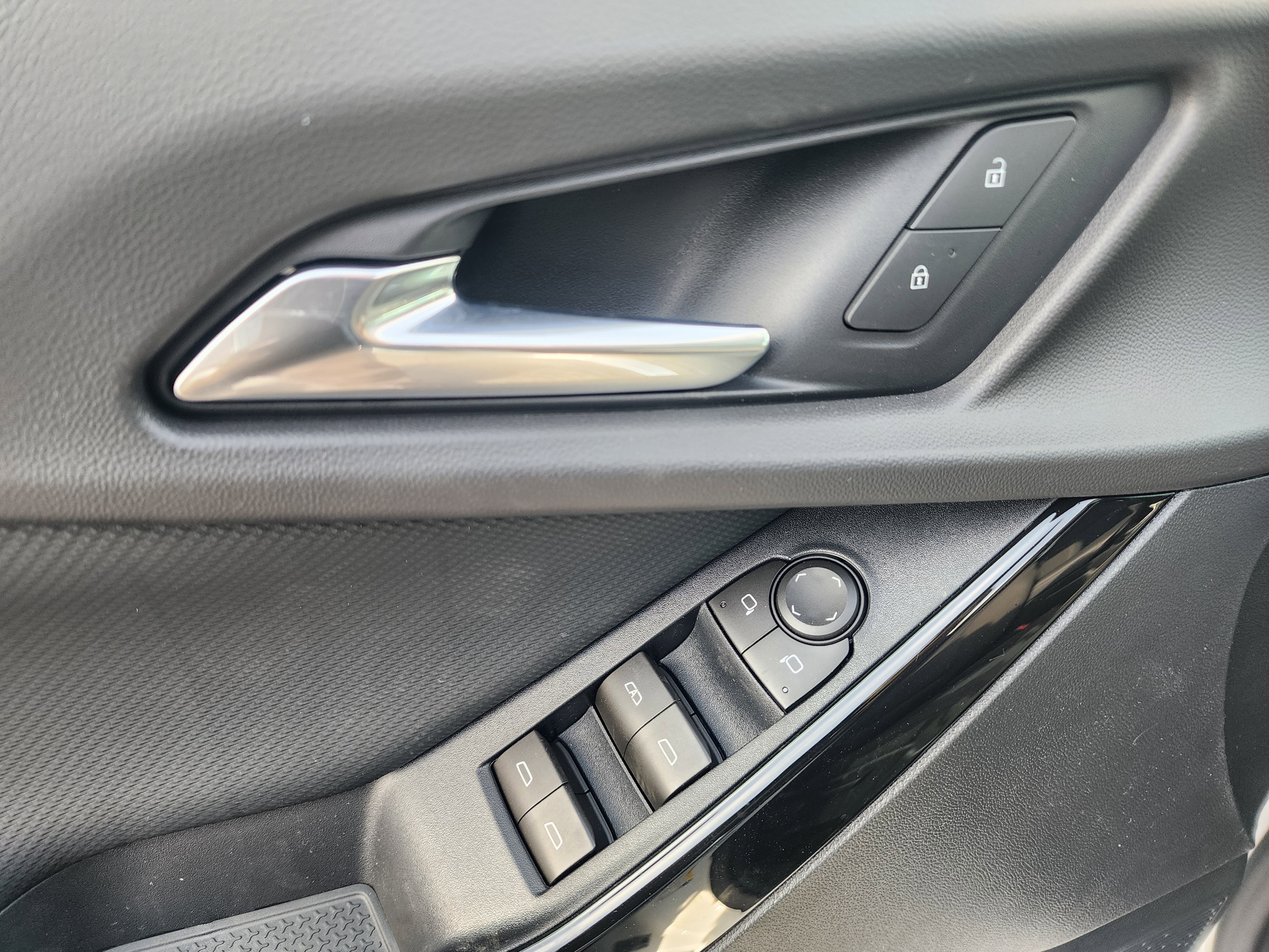 New 2026 Chevrolet Equinox LT image 24