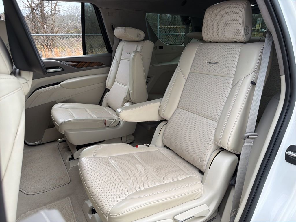 Used 2022 Cadillac Escalade Premium Luxury Platinum w/ Heavy-Duty Trailer Package image 25