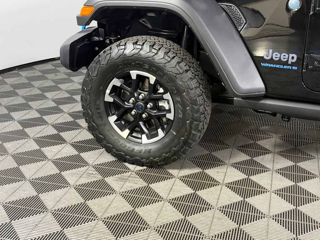 Used 2025 Jeep Wrangler Unlimited Rubicon 4xe w/ Safety Group AWD/4WD image 13
