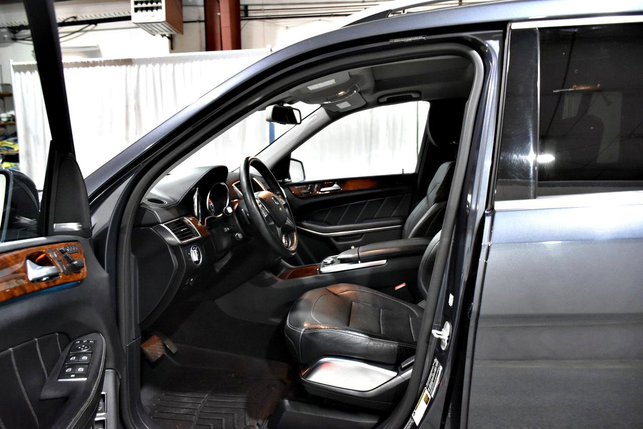 Used 2015 Mercedes-Benz GL 550 4MATIC w/ Accessory Chrome Package image 36