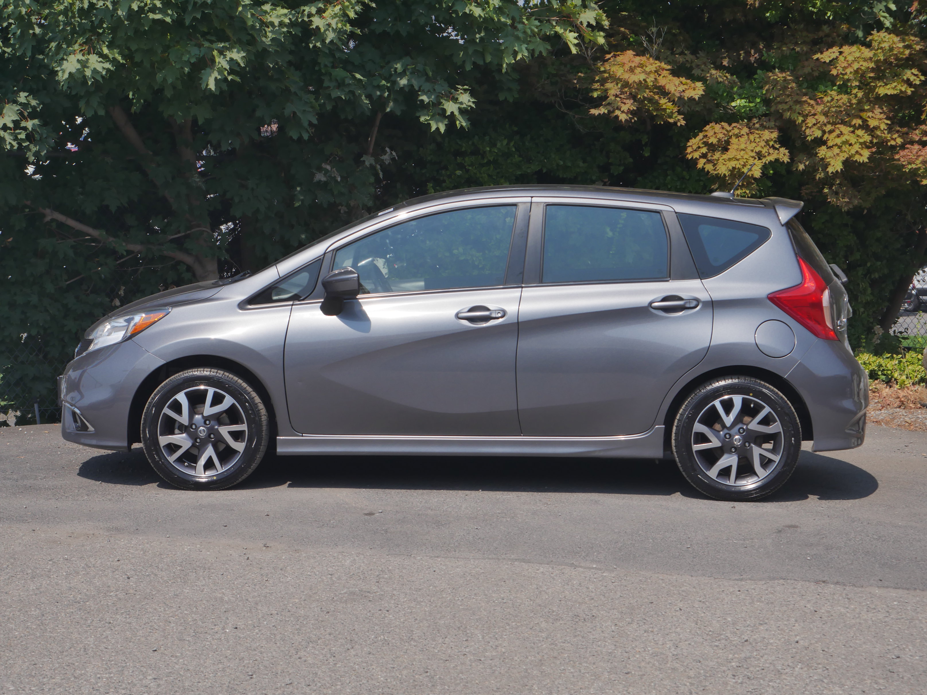 Used 2016 Nissan Versa Note FWD image 14