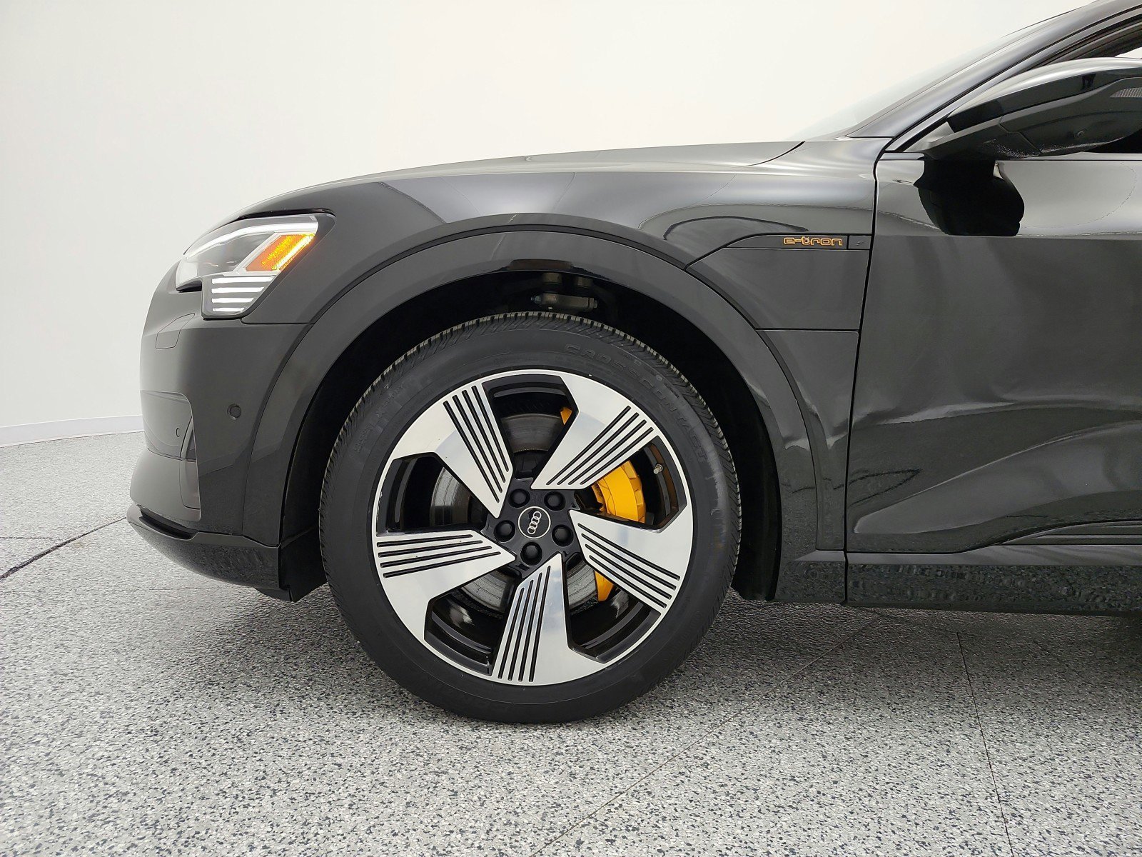 Used 2023 Audi e-tron Premium Plus w/ Premium Plus Package AWD/4WD image 18