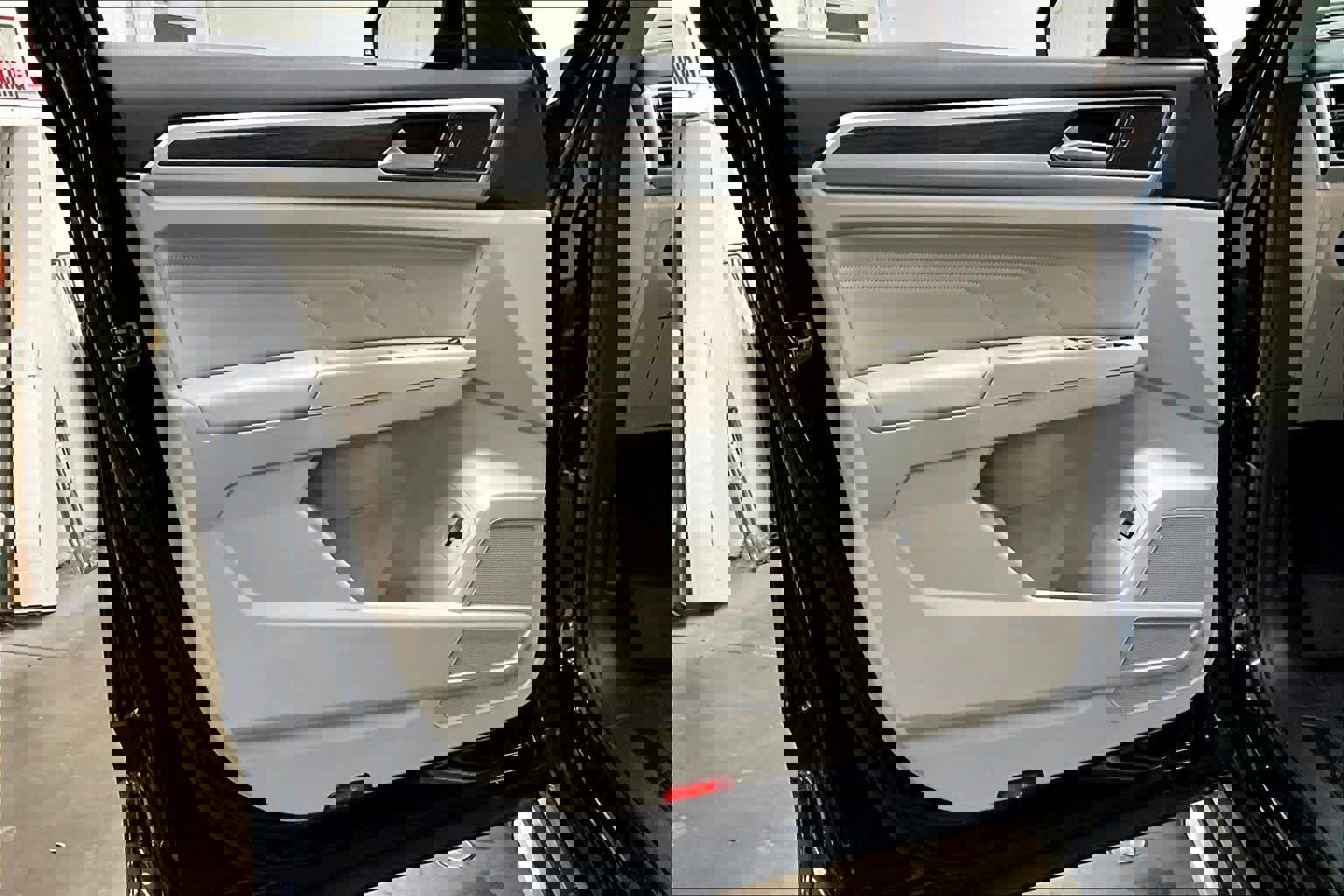 Used 2023 Volkswagen Atlas SE w/ Panoramic Sunroof Package image 26