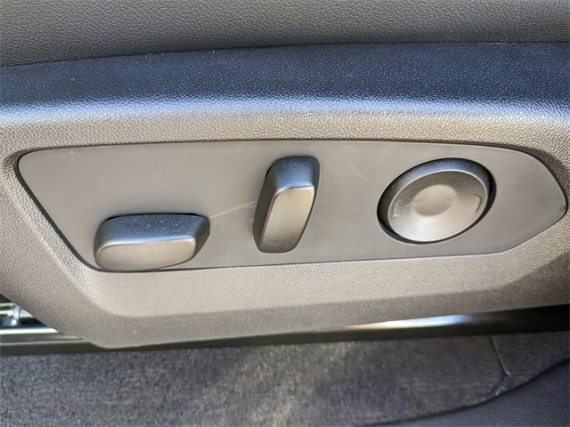 Used 2025 GMC Canyon Elevation w/ Convenience Package image 24