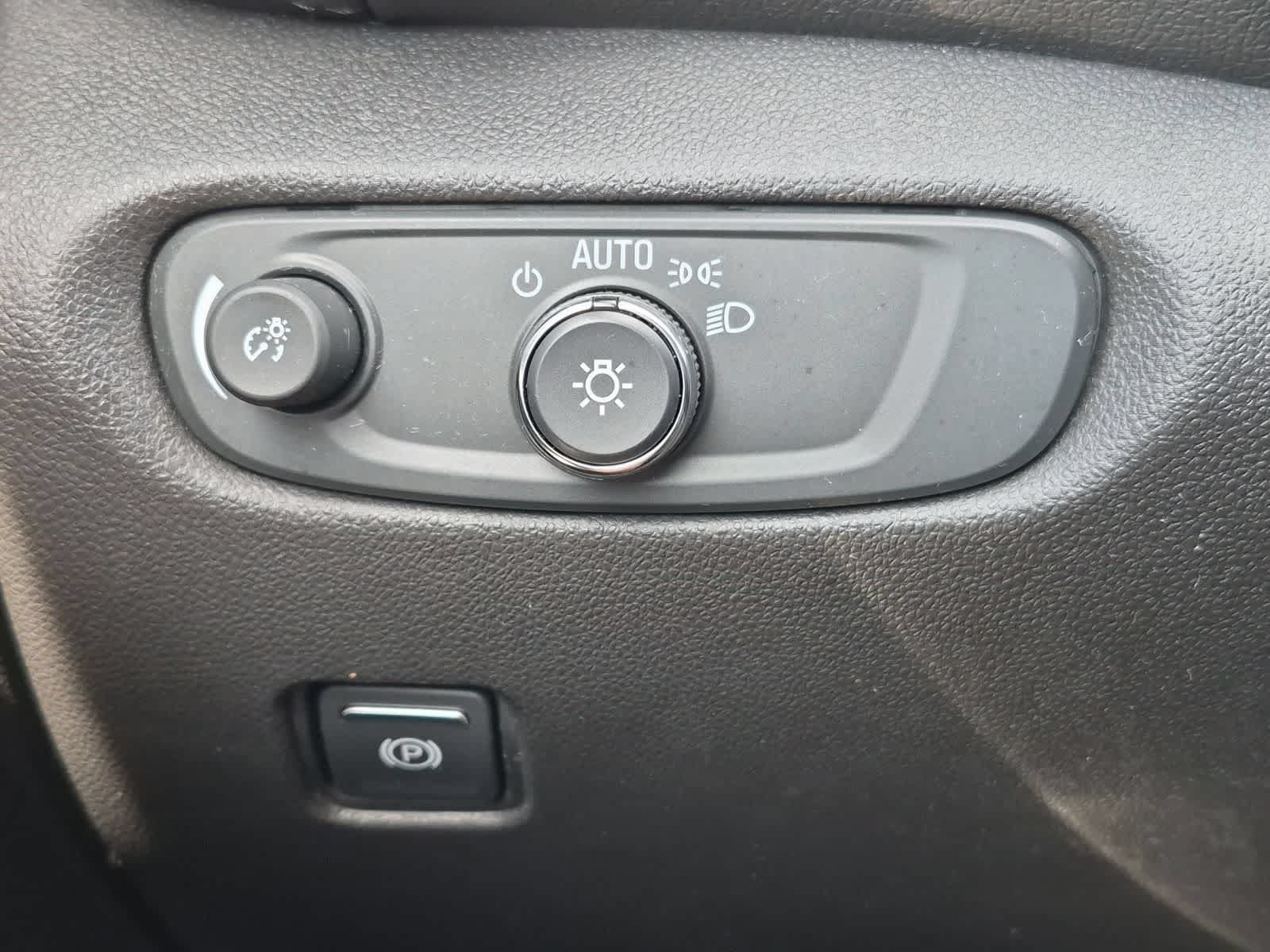 Used 2020 Chevrolet Blazer LT FWD image 28