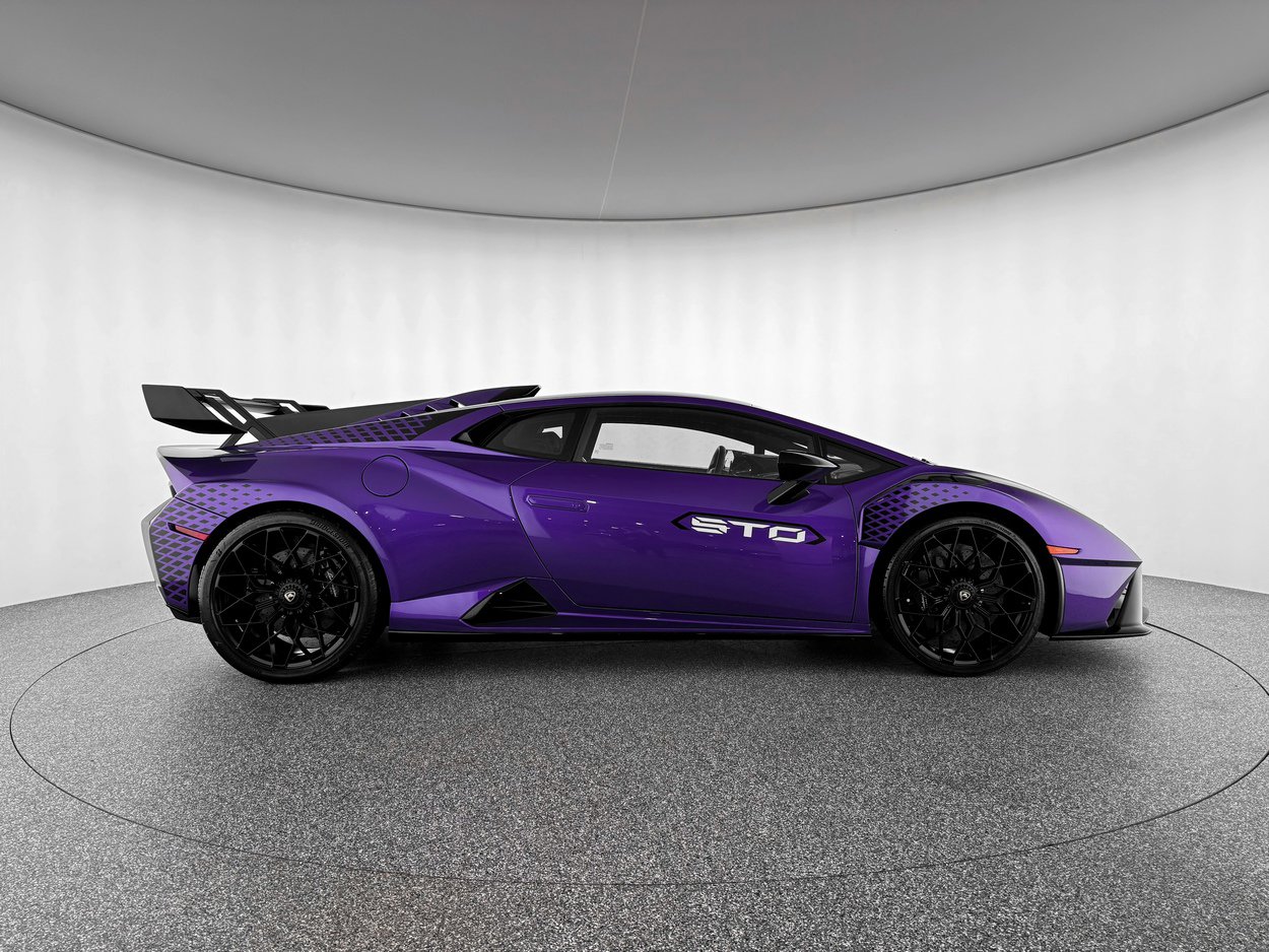 Used 2023 Lamborghini Huracan STO image 7