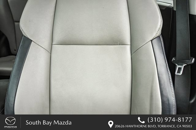 Used 2017 Toyota RAV4 Platinum w/ All Weather Liner Package FWD image 24