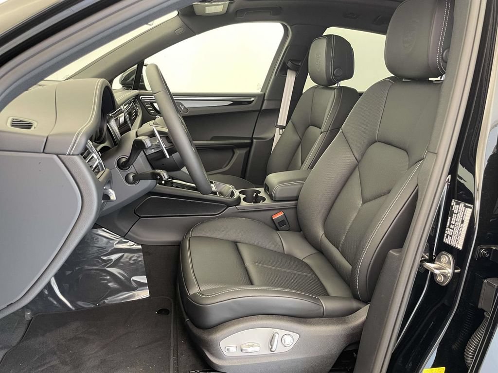New 2026 Porsche Macan AWD/4WD image 5