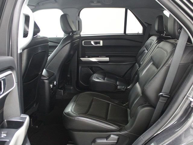 Used 2020 Ford Explorer XLT w/ Equipment Group 202A AWD/4WD image 14