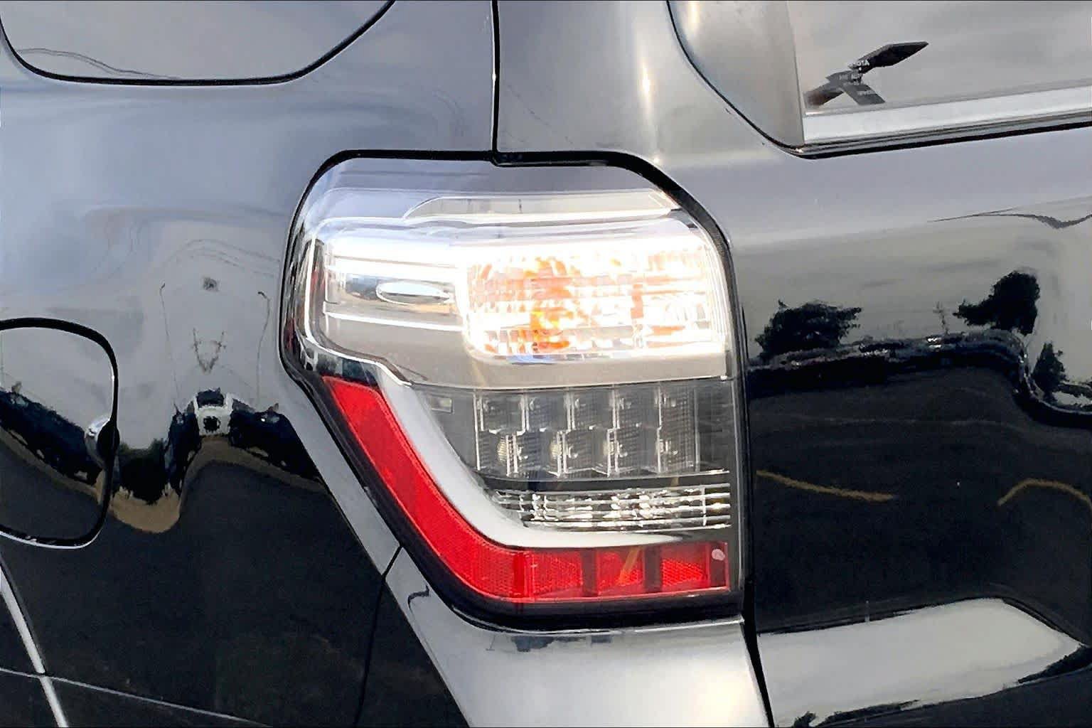 Used 2018 Toyota 4Runner SR5 Premium RWD image 29