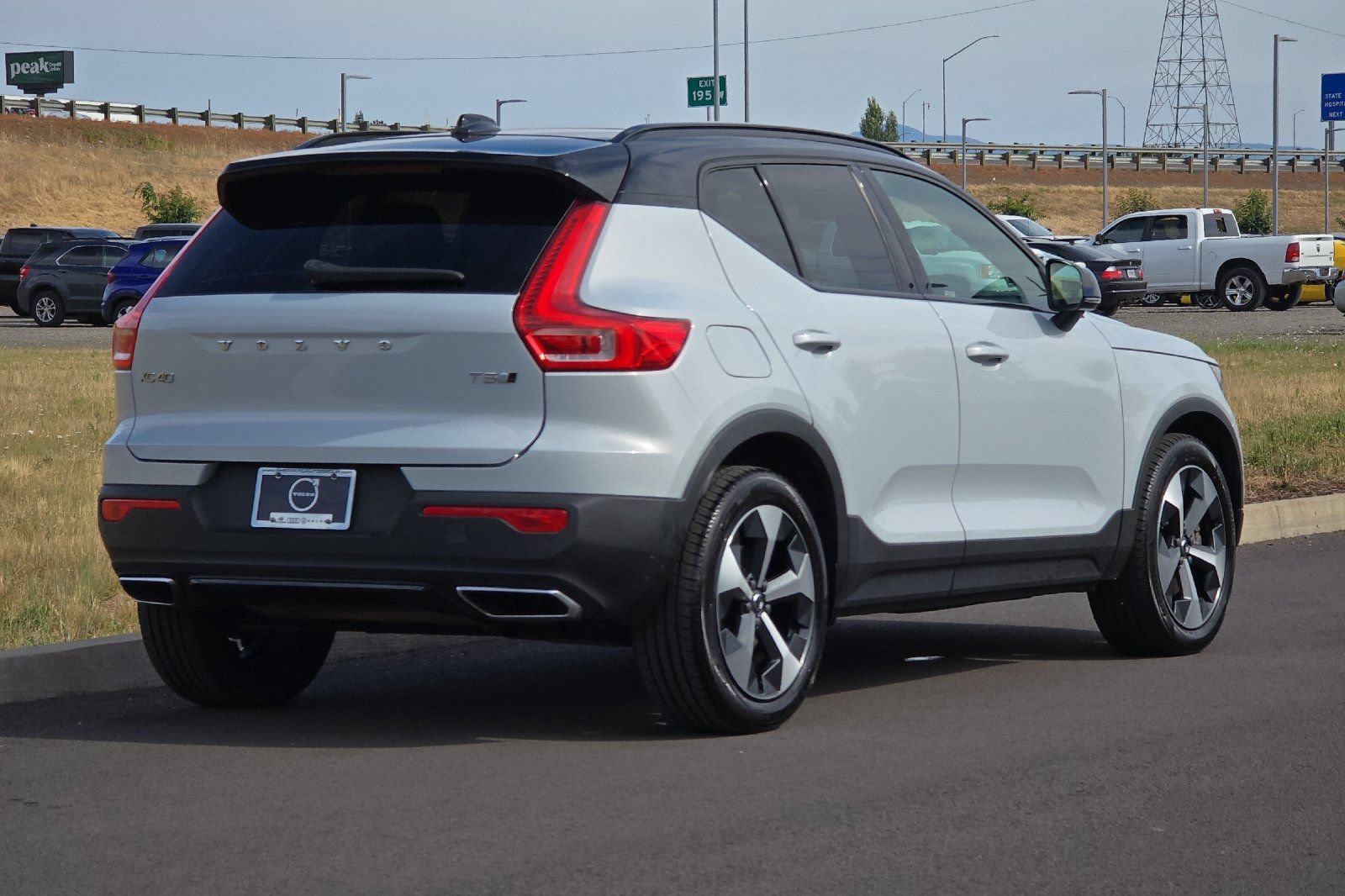 Used 2020 Volvo XC40 T5 R-Design w/ Protection Package AWD/4WD image 3