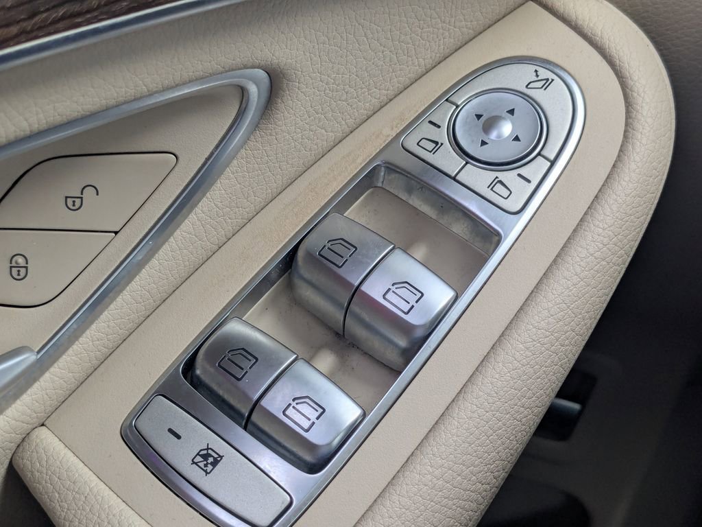 Certified 2022 Mercedes-Benz GLC 300 4MATIC w/ Premium Package Lite image 9