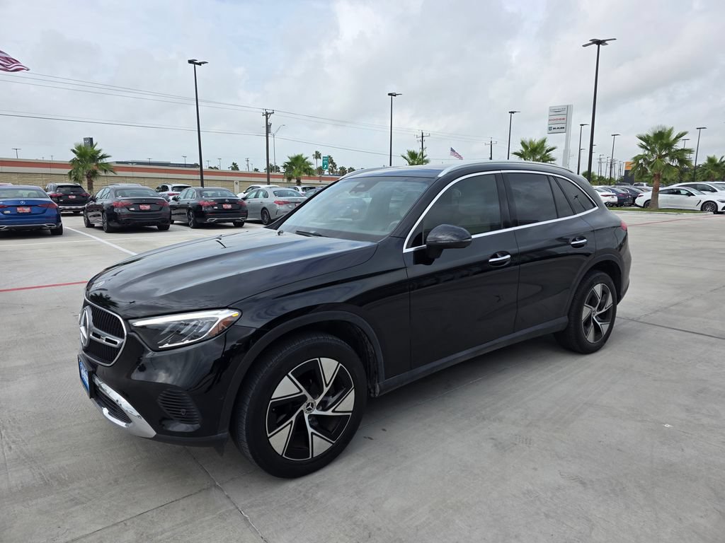 Used 2024 Mercedes-Benz GLC 300 4MATIC image 3