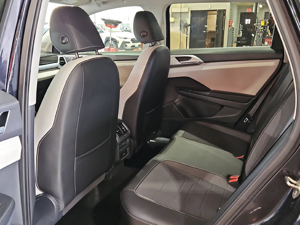 Used 2025 Volkswagen Taos SE AWD/4WD image 28