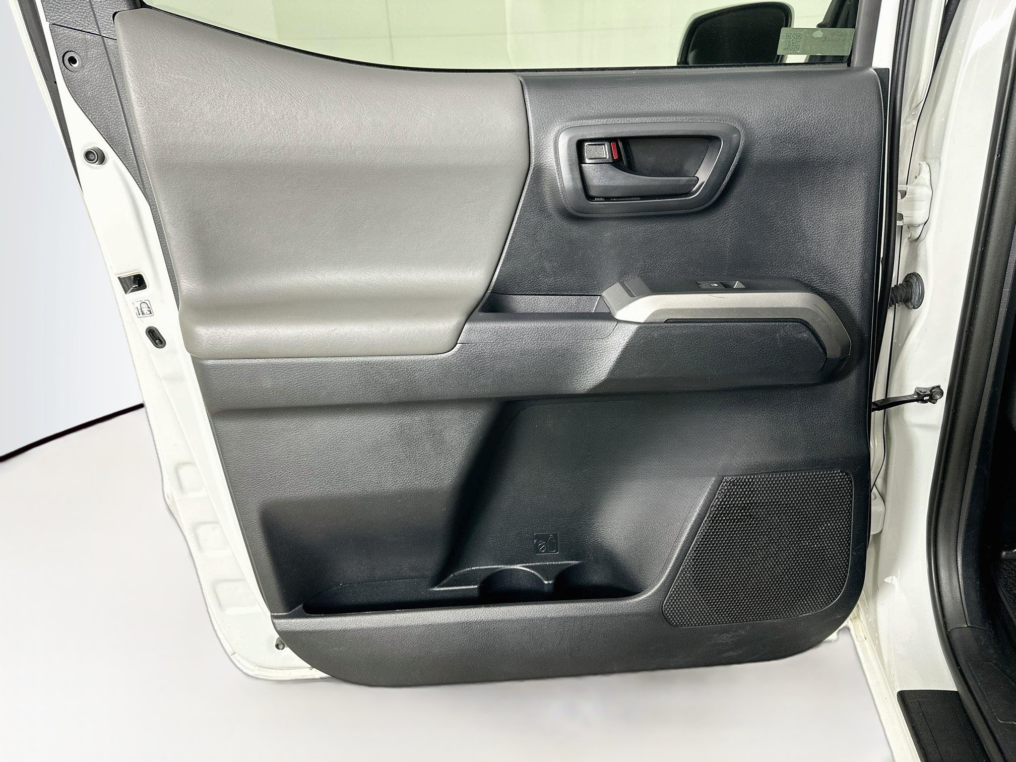 Used 2016 Toyota Tacoma SR5 RWD image 25