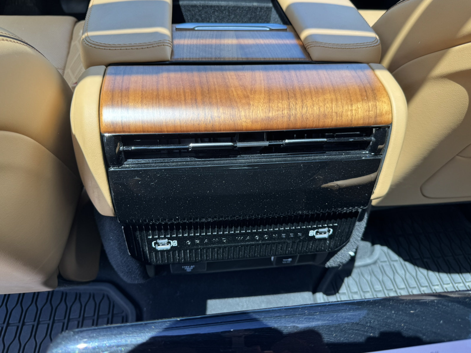 Used 2025 Jeep Grand Wagoneer L Series III w/ Rear Seat Video Group 1 AWD/4WD image 29