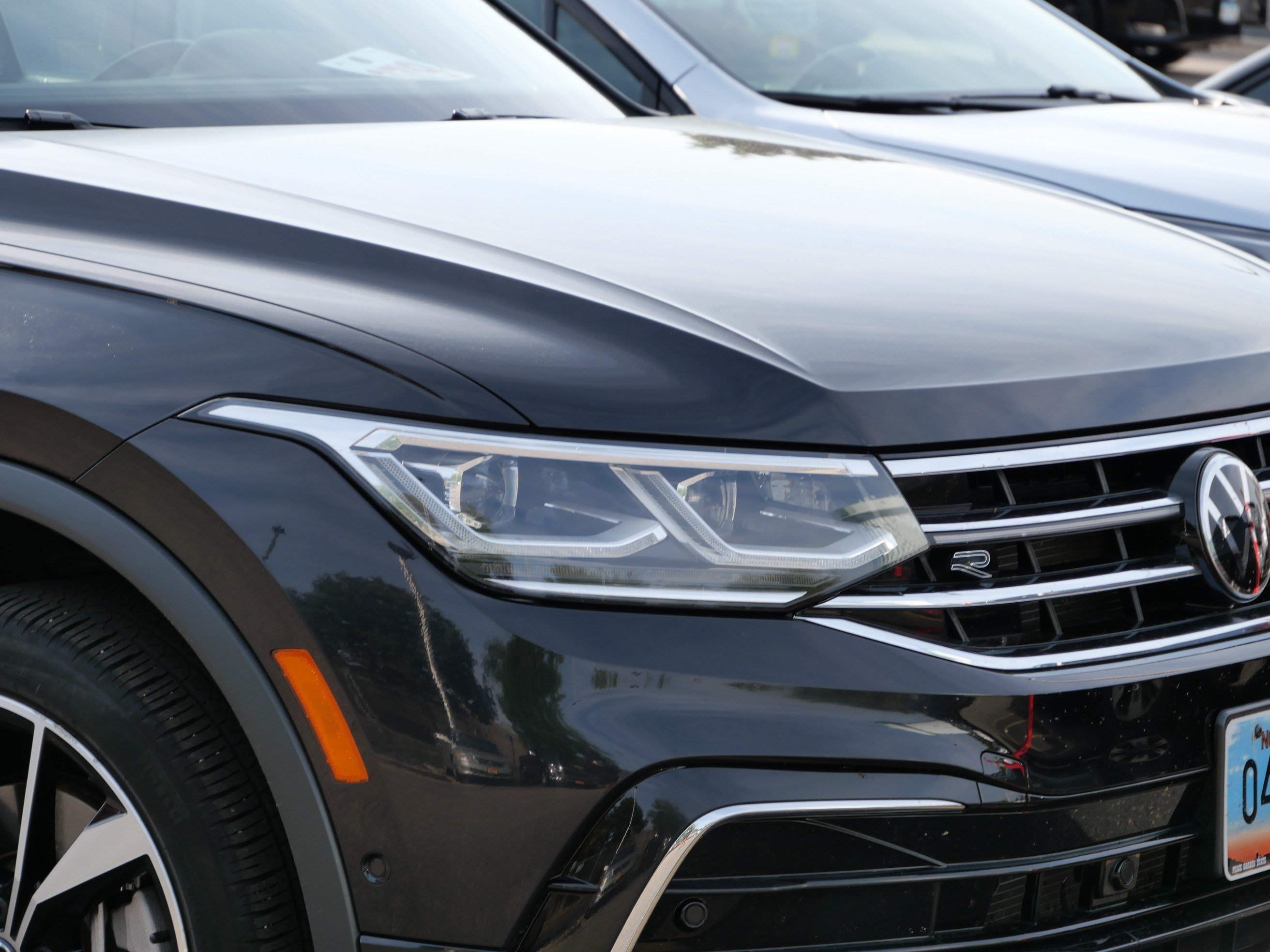 Used 2024 Volkswagen Tiguan SEL R-Line AWD/4WD image 2