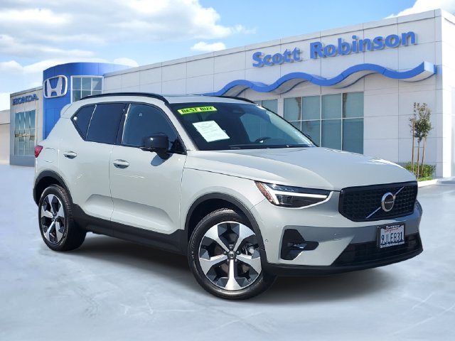 Used 2024 Volvo XC40 B5 Plus w/ Protection Package Premier