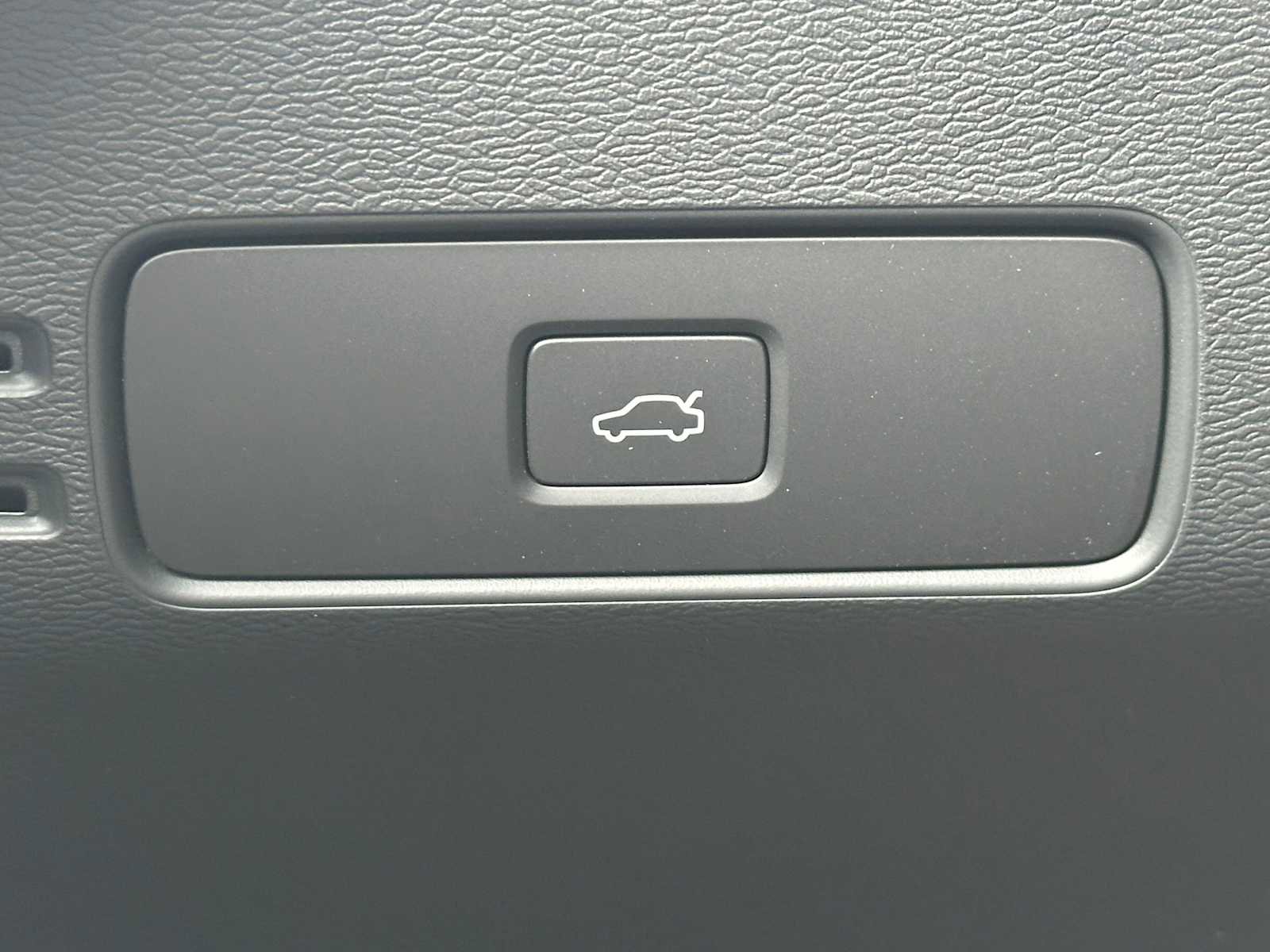 Used 2023 Volvo XC40 Recharge Plus w/ Protection Package Premier AWD/4WD image 30