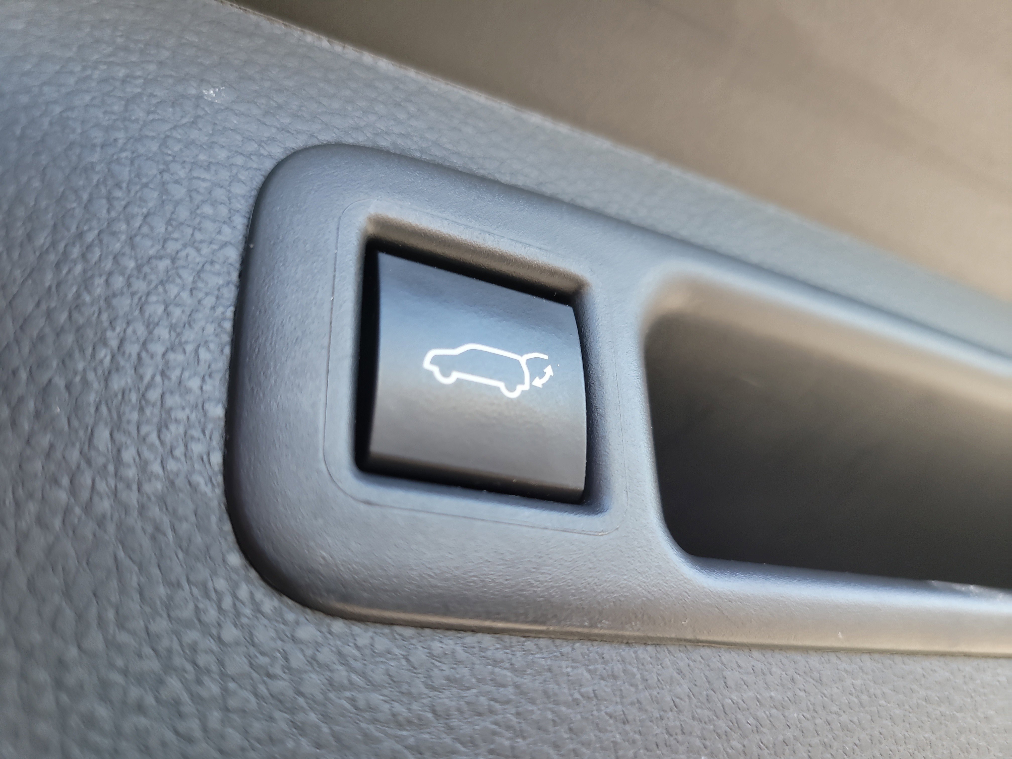 Used 2023 Toyota Highlander LE image 12