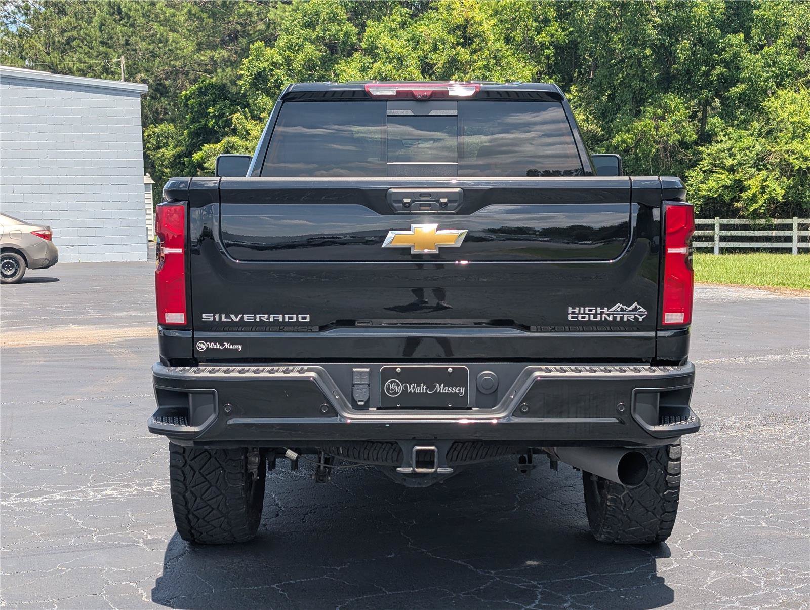 Used 2024 Chevrolet Silverado 2500 High Country w/ Technology Package AWD/4WD image 4