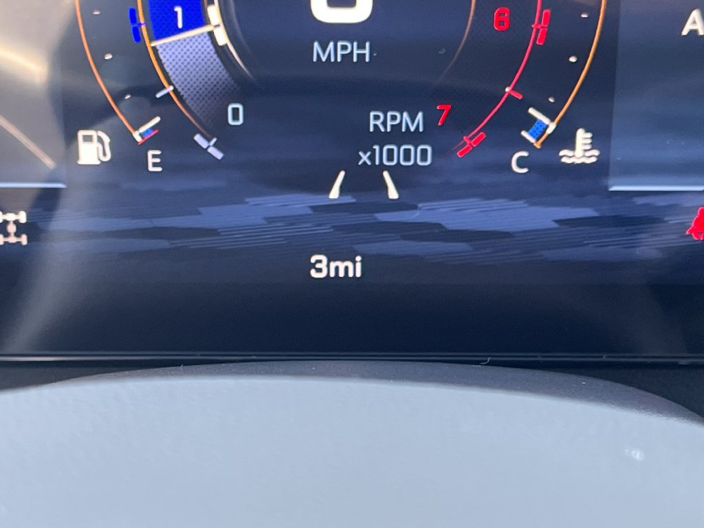 New 2027 Chevrolet Traverse LT w/ Sun and Wheel Package AWD/4WD image 16