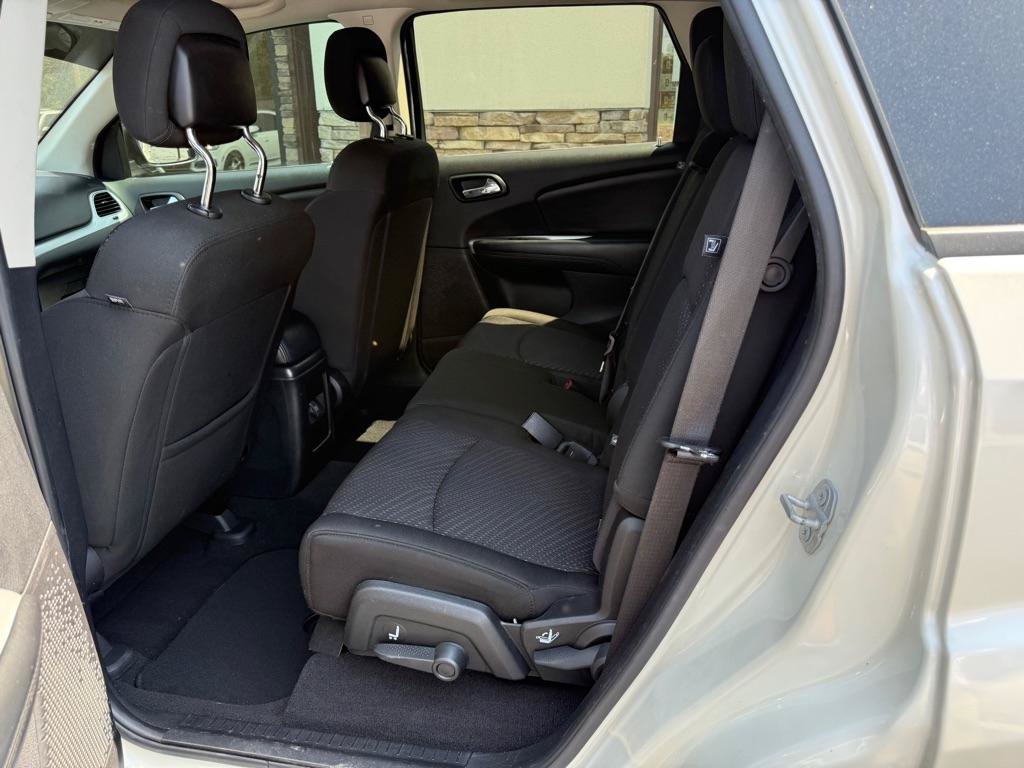 Used 2019 Dodge Journey SE FWD image 10