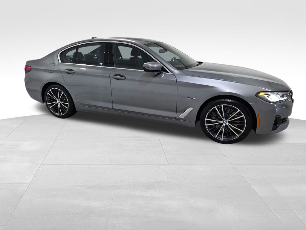 Used 2023 BMW 530e xDrive w/ Premium Package image 22