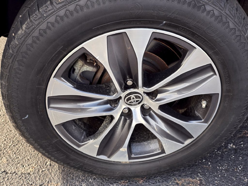 Used 2021 Toyota Highlander XLE FWD image 9