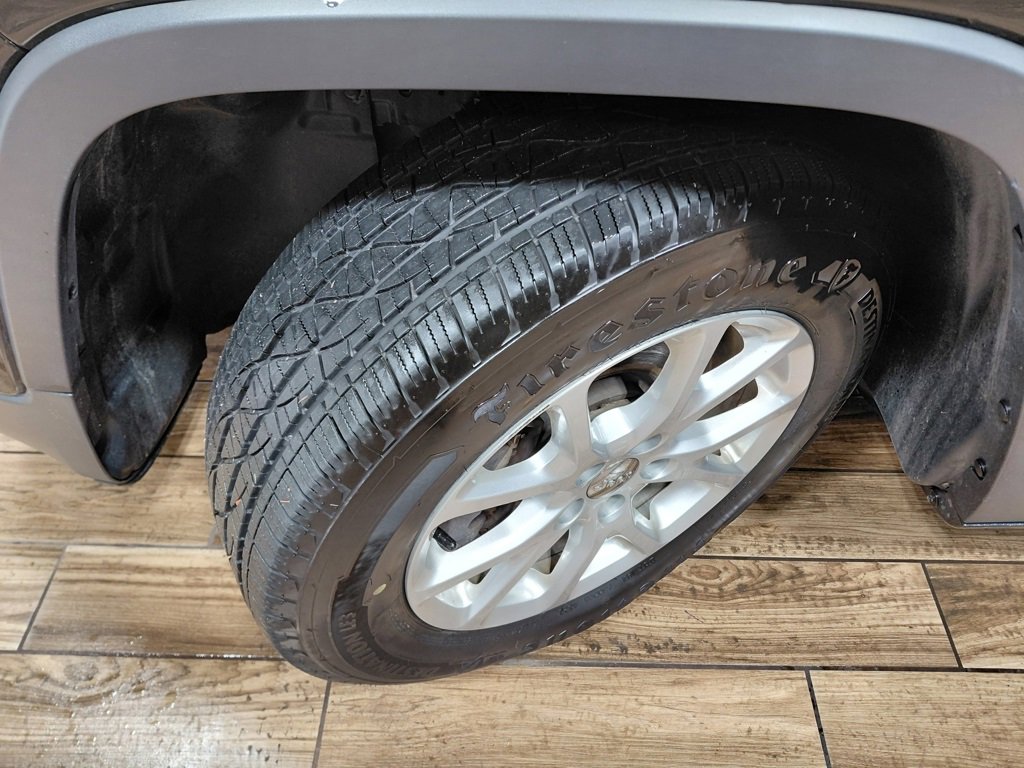 Used 2018 Jeep Cherokee Latitude Plus w/ Cold Weather Group image 27