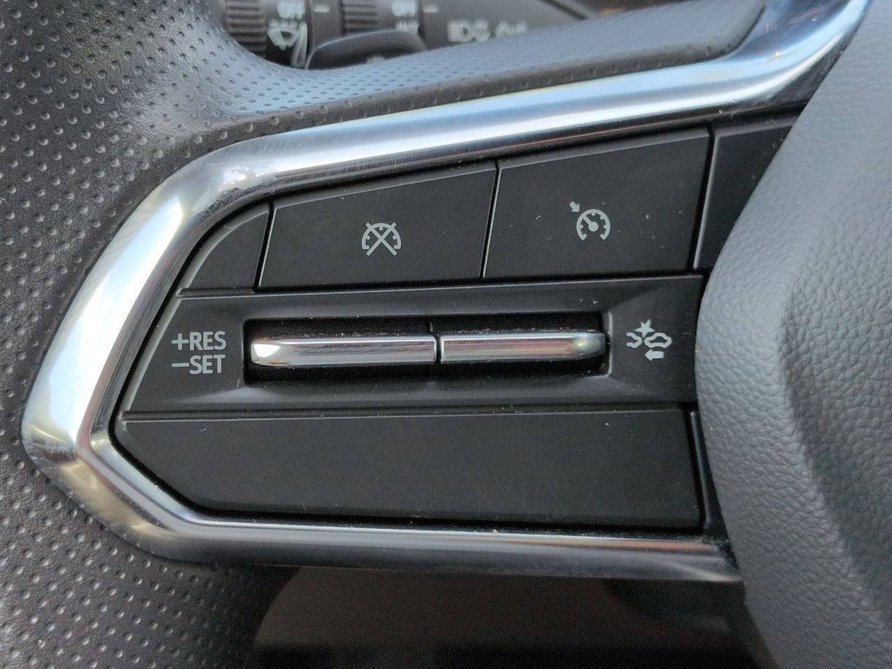 Used 2025 Chevrolet Equinox EV LT FWD image 24