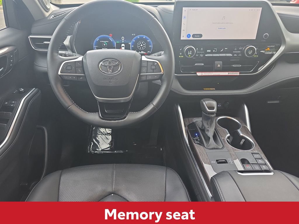 Used 2025 Toyota Highlander Platinum AWD/4WD image 21