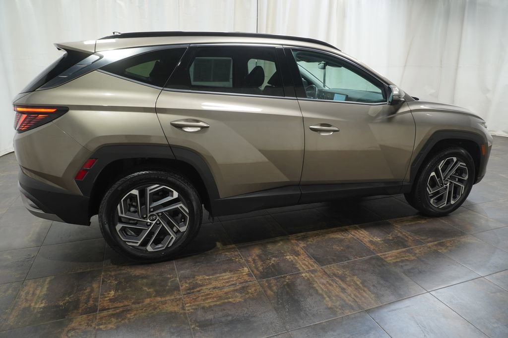 Certified 2025 Hyundai Tucson Limited AWD/4WD image 4