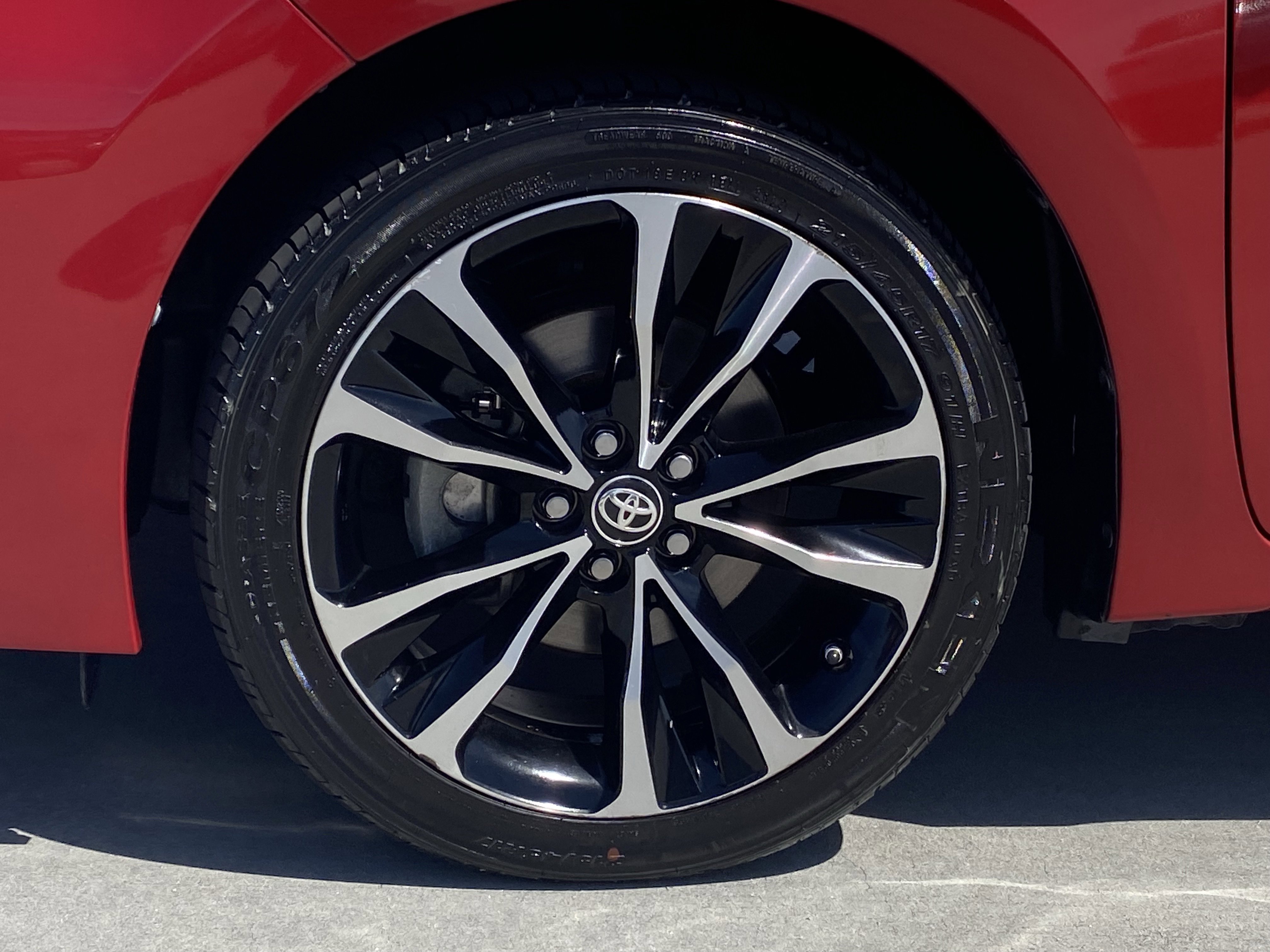 Used 2018 Toyota Corolla SE w/ Carpet Mat Package (TMS) FWD image 8