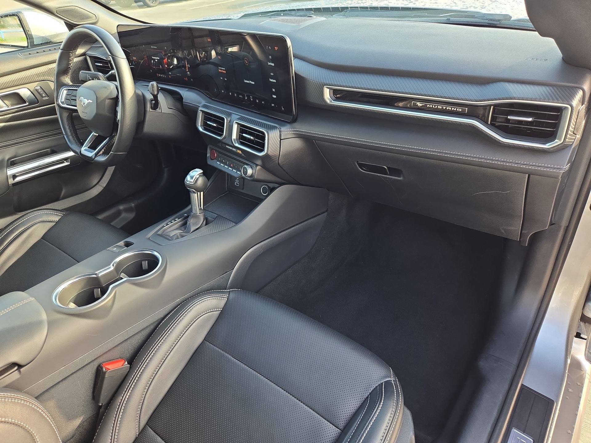 Used 2025 Ford Mustang Premium RWD image 32