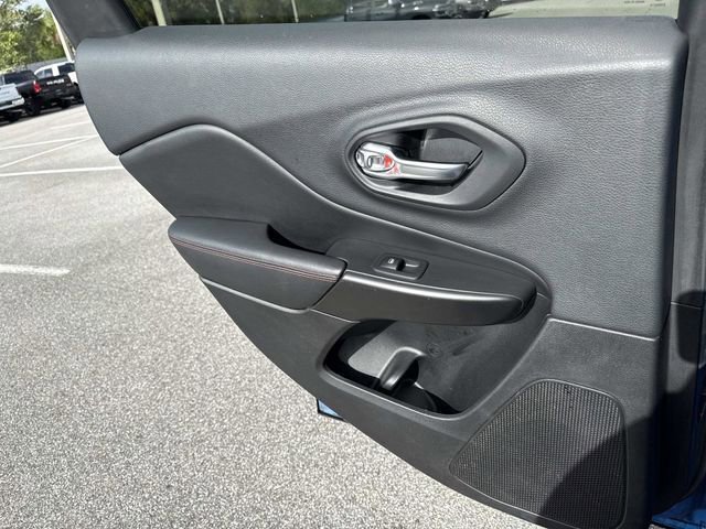 Used 2019 Jeep Cherokee Trailhawk w/ Cold Weather Group image 9