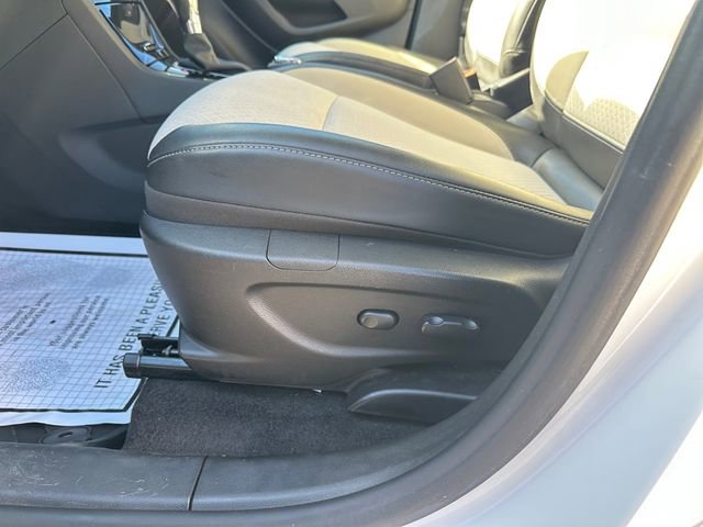 Used 2022 Buick Encore Preferred image 20