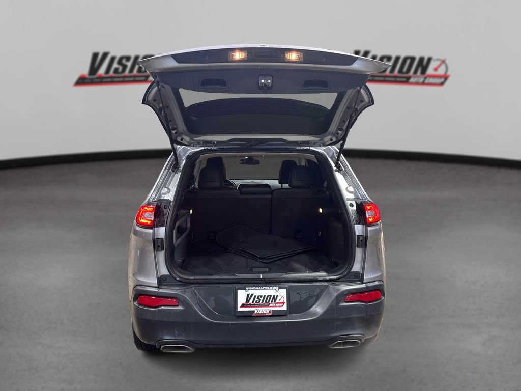 Used 2018 Jeep Cherokee Latitude Plus image 11