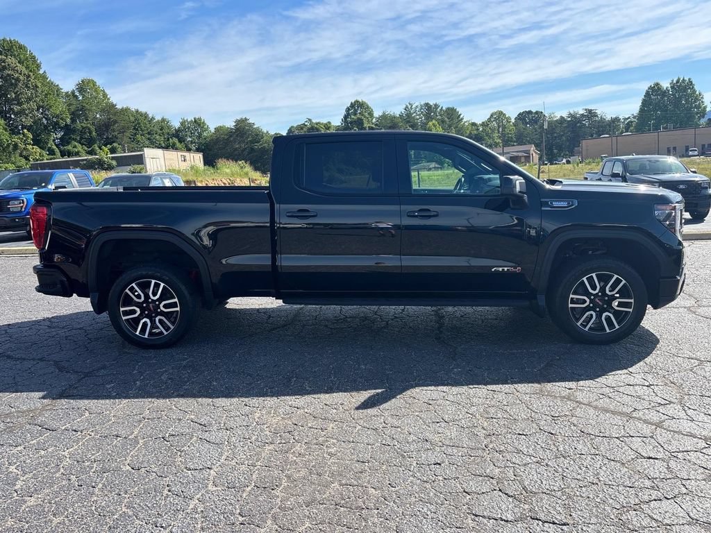 Used 2022 GMC Sierra 1500 AT4 w/ AT4 Premium Package AWD/4WD image 9