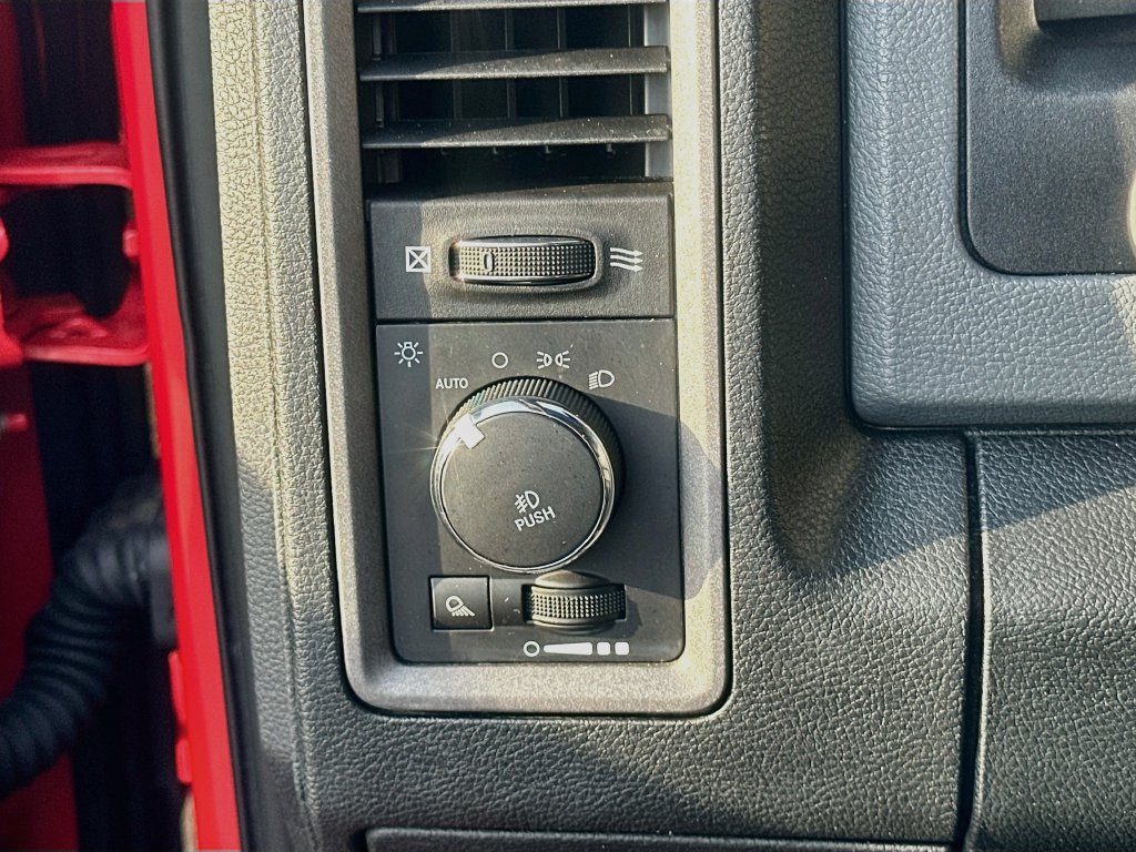 Used 2017 RAM 1500 Express RWD image 10