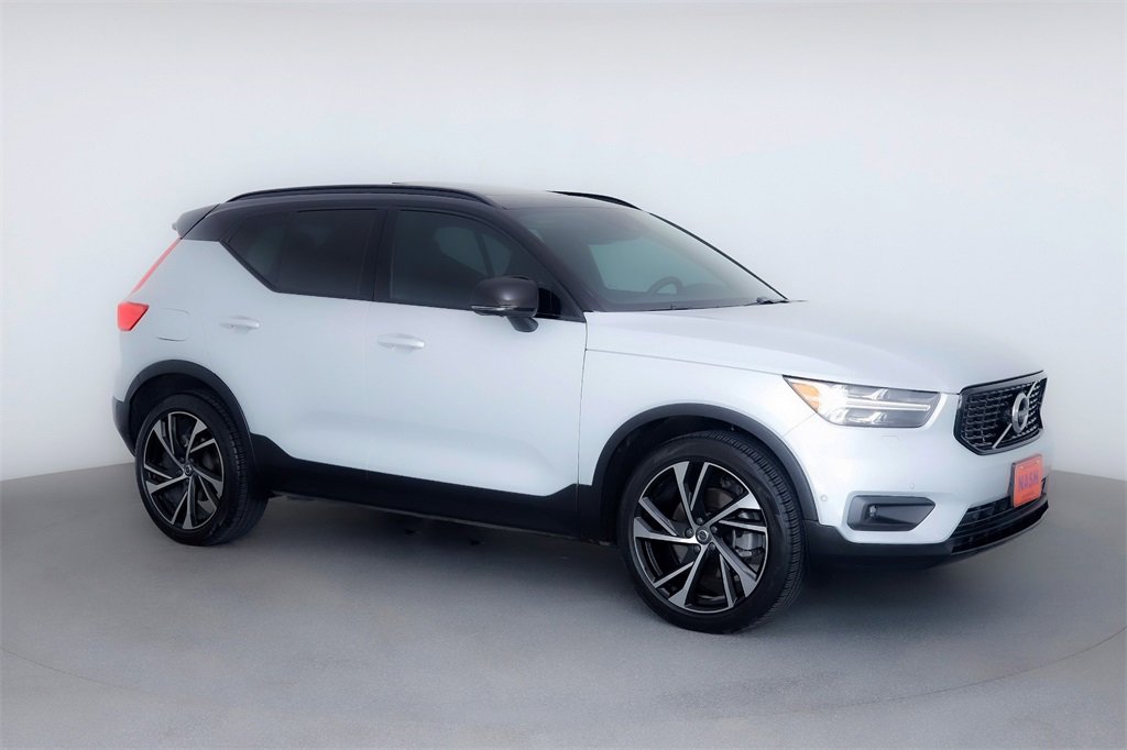 Used 2022 Volvo XC40 T5 R-Design w/ Advanced Package