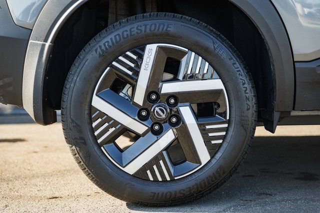 Used 2025 Nissan Kicks SV image 24