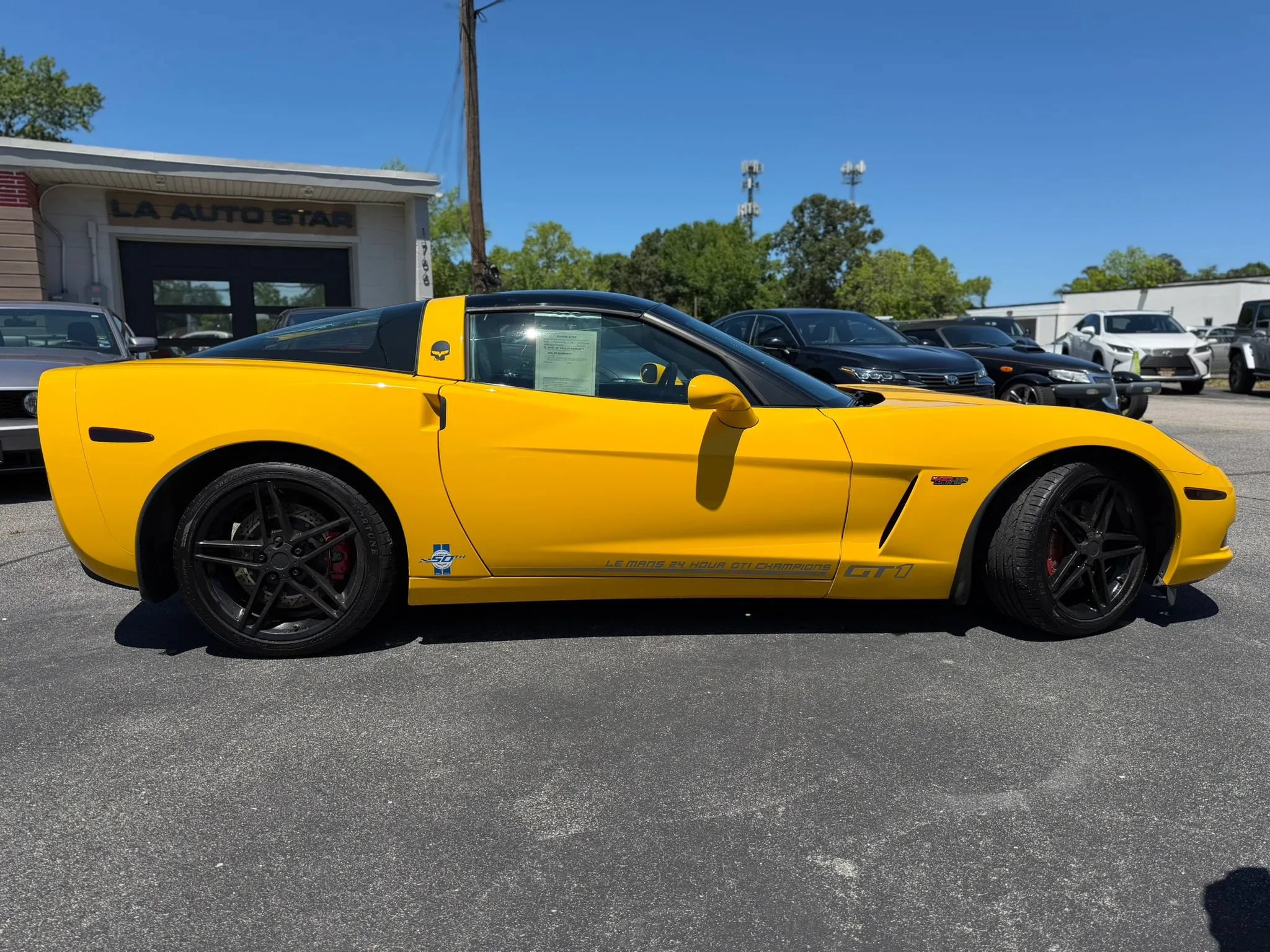Used 2005 Chevrolet Corvette Coupe w/ Preferred Equipment Group RWD image 2