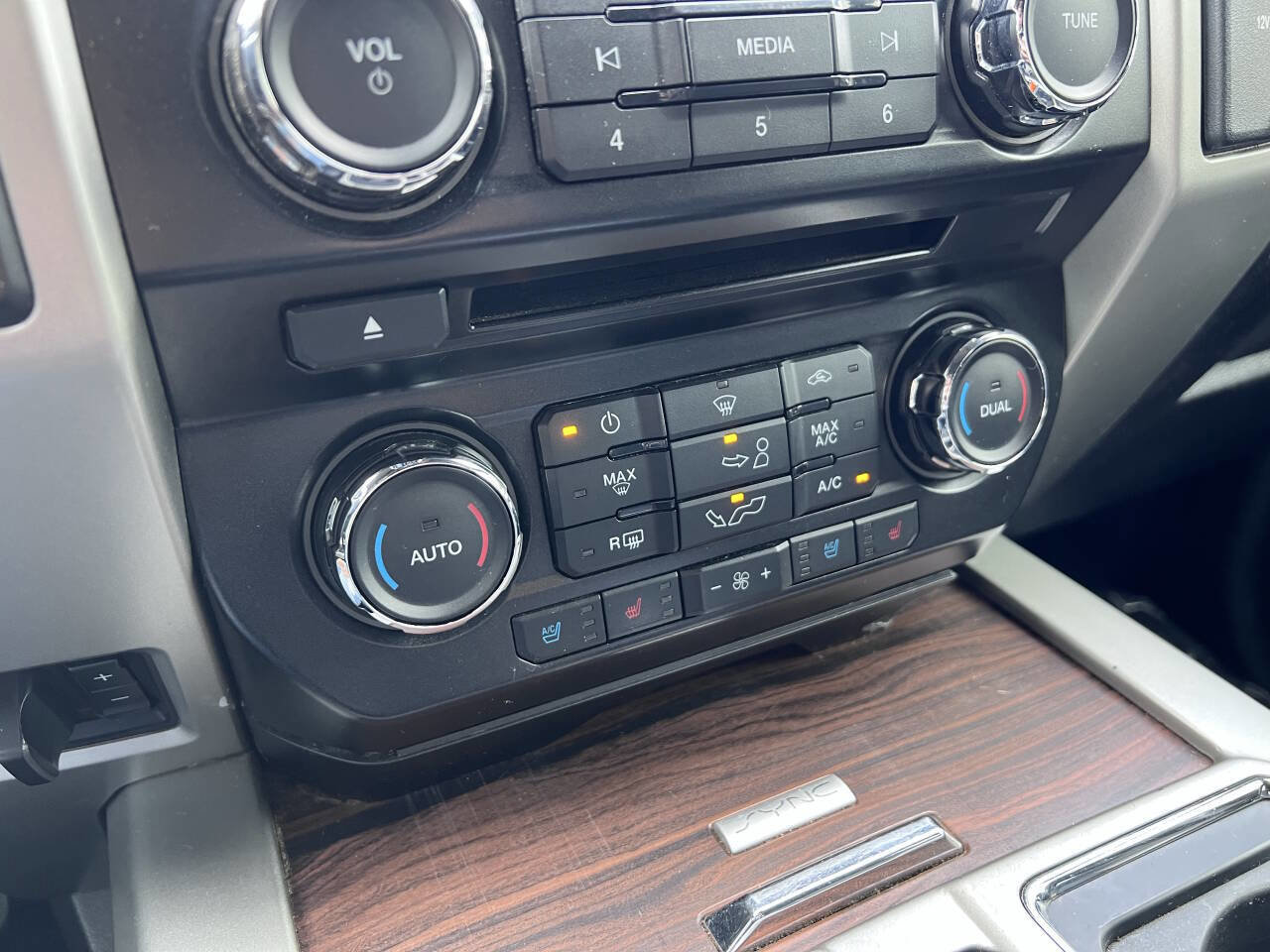 Used 2015 Ford F150 Lariat w/ Equipment Group 501A Mid image 19