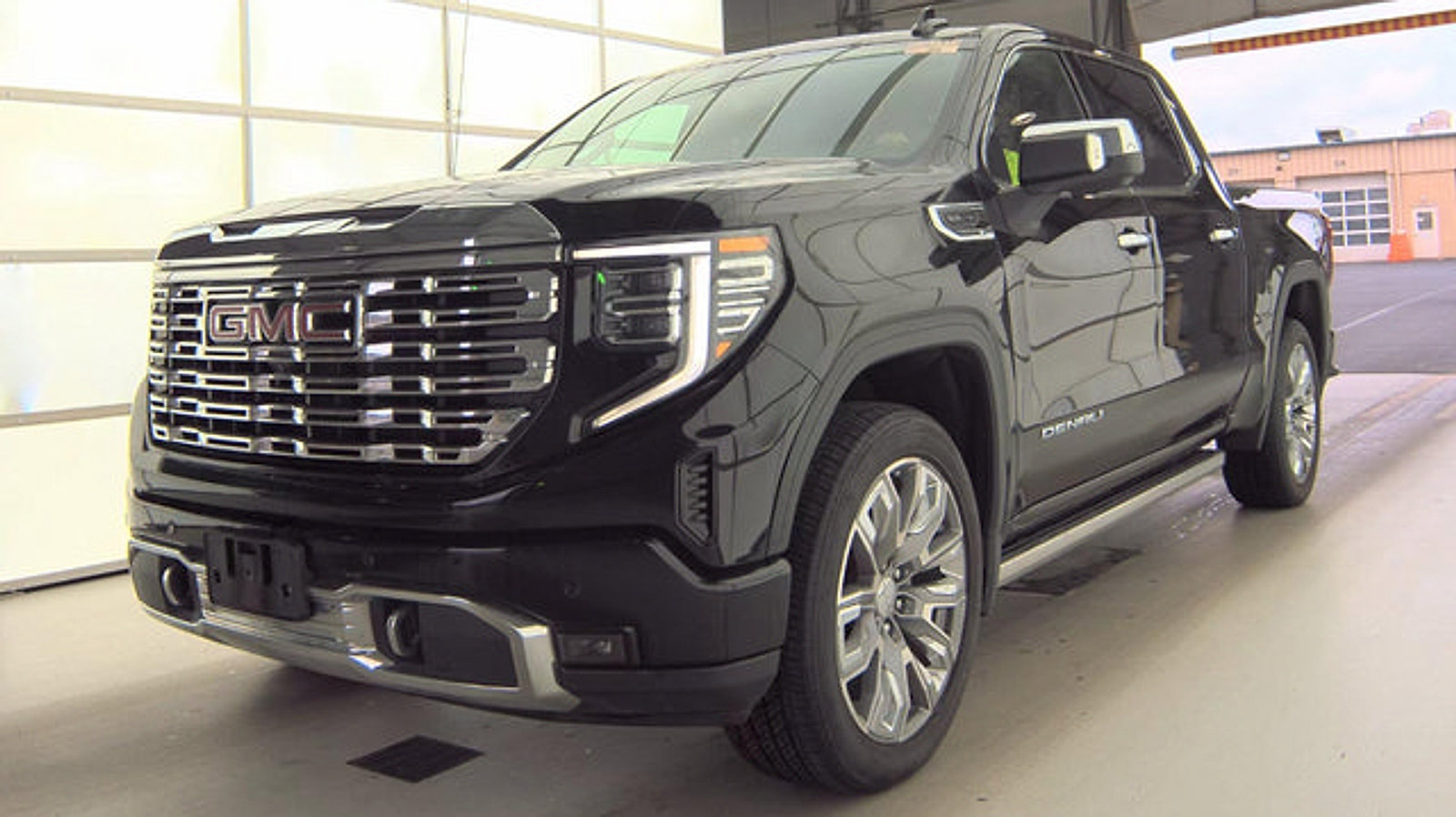 Used 2022 GMC Sierra 1500 Denali w/ Denali Reserve Package AWD/4WD image 4